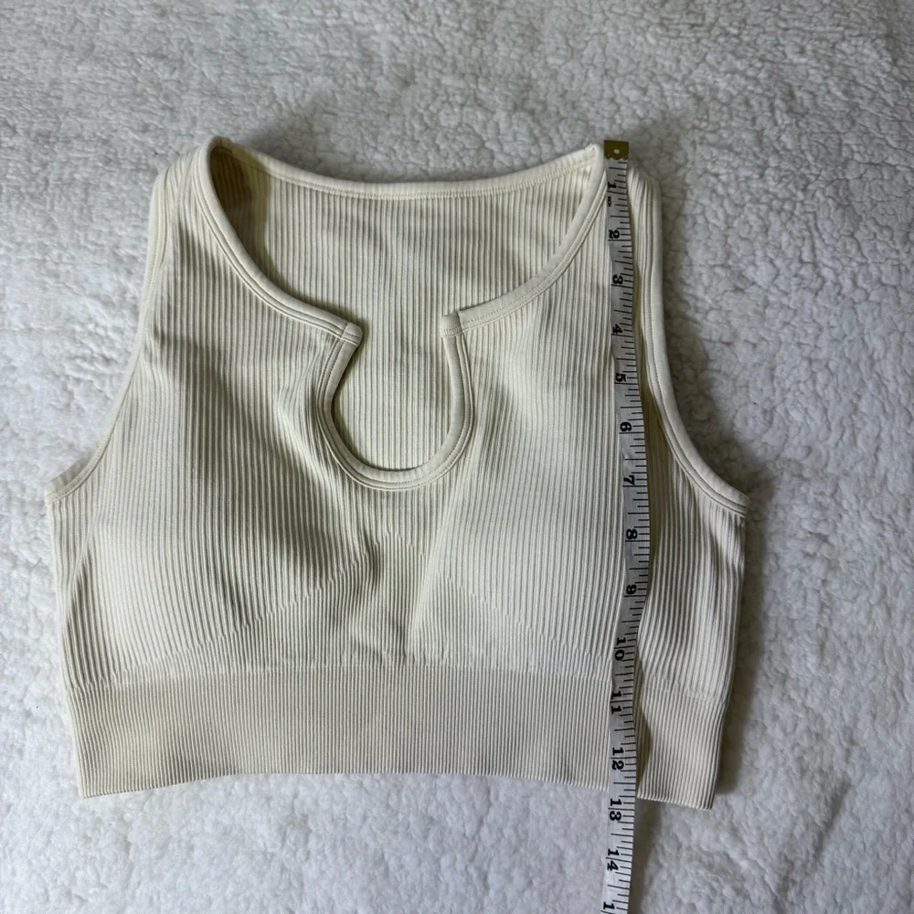Unbranded ribbed seamless